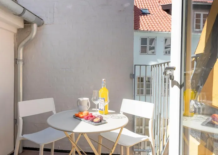 Regent 6- Cozy 1-bdr With Terrace In The Centre Of