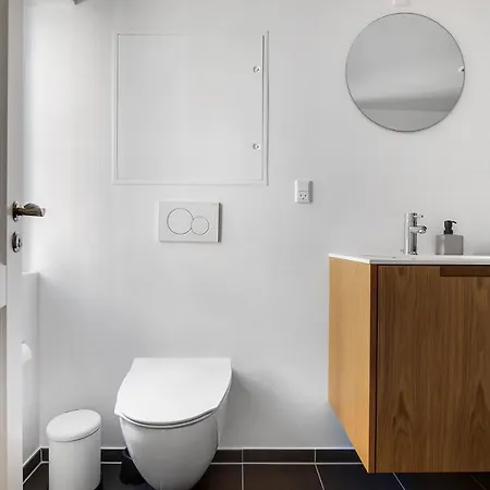 Apartment Sanders Regent - Inviting One-bedroom Near Square *